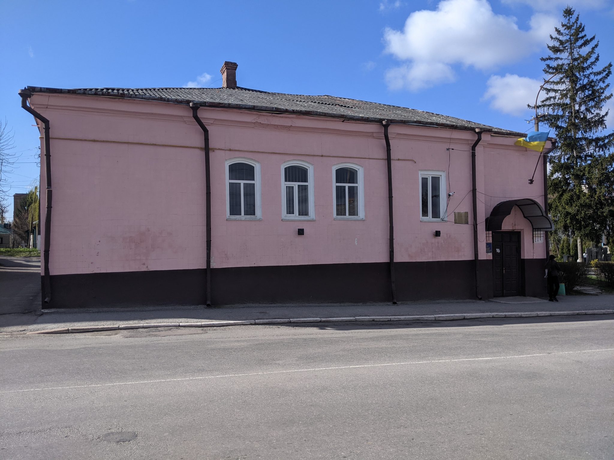 Адмінбудівля, м. Корець, вул. Київська, 69