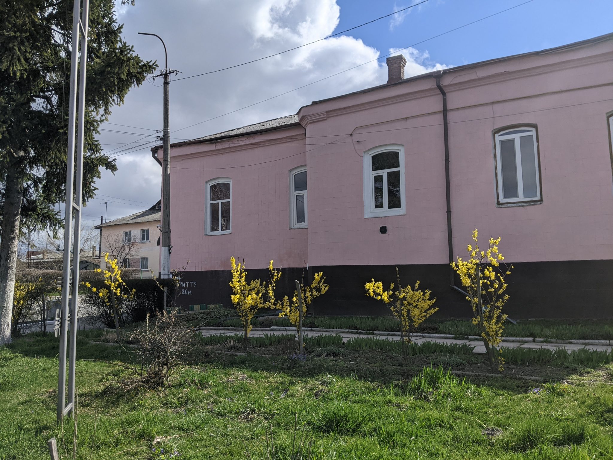 Адмінбудівля, м. Корець, вул. Київська, 69