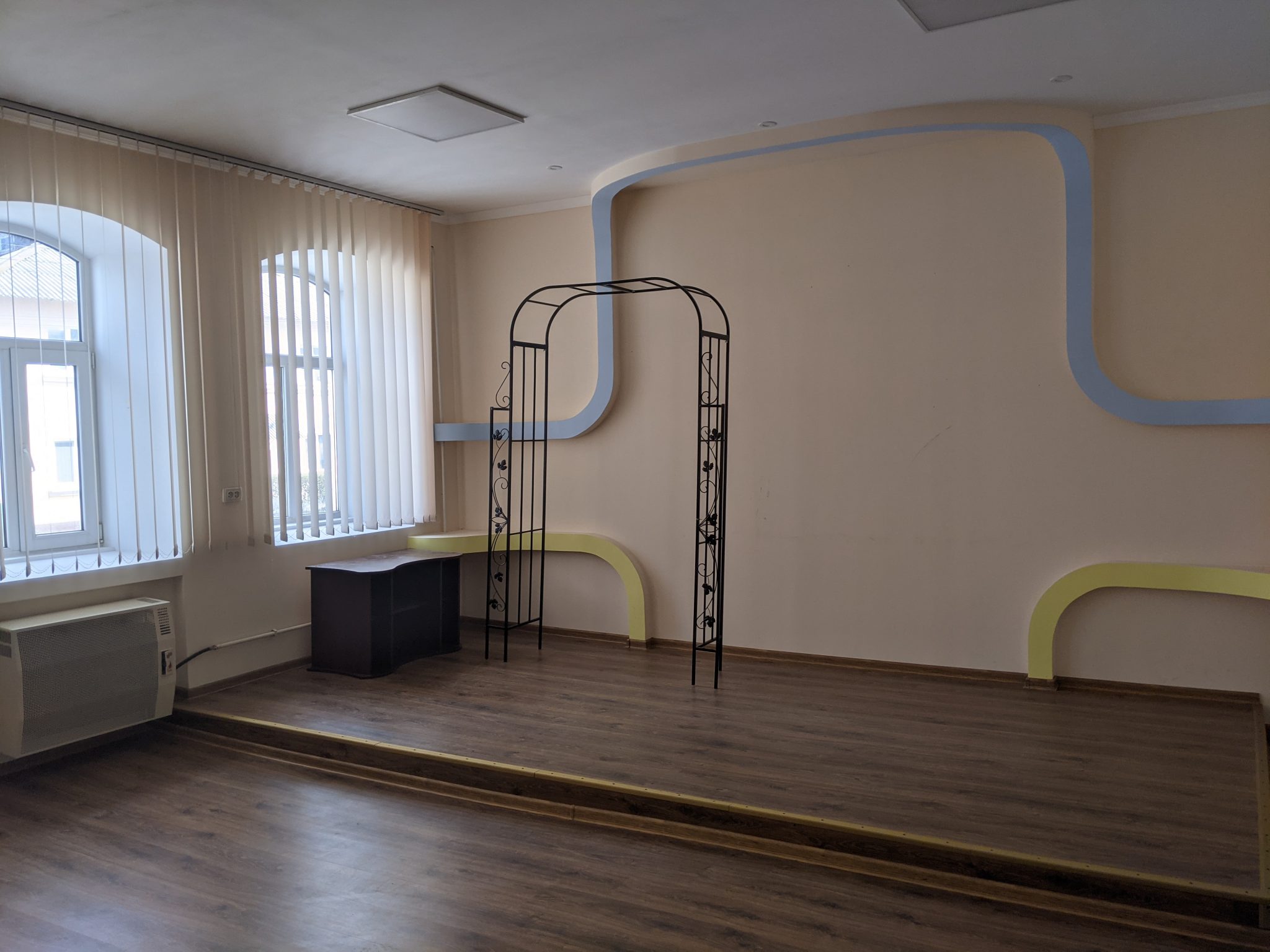 Адмінбудівля, м. Корець, вул. Київська, 69