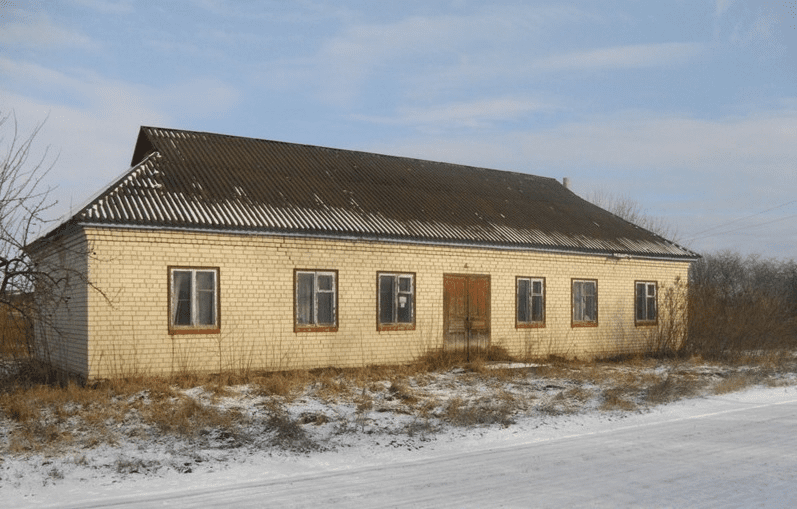 Нежитлова будівля - приміщення недіючого клубу в с.Погорільці