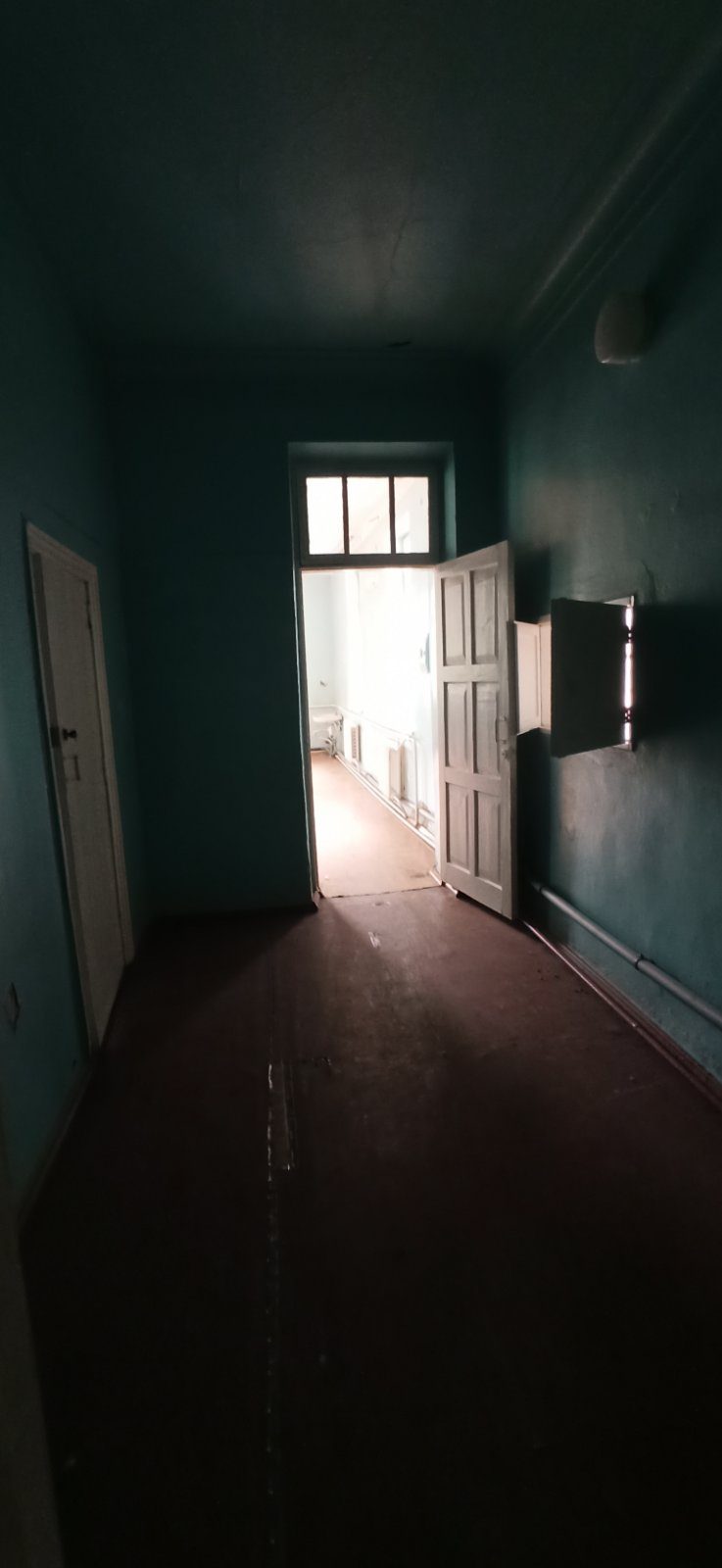 Нежитлові приміщення, що знаходяться на другому поверсі двоповерхової споруди